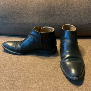 Give away 🖤 Everlane 5.5 Leather booties